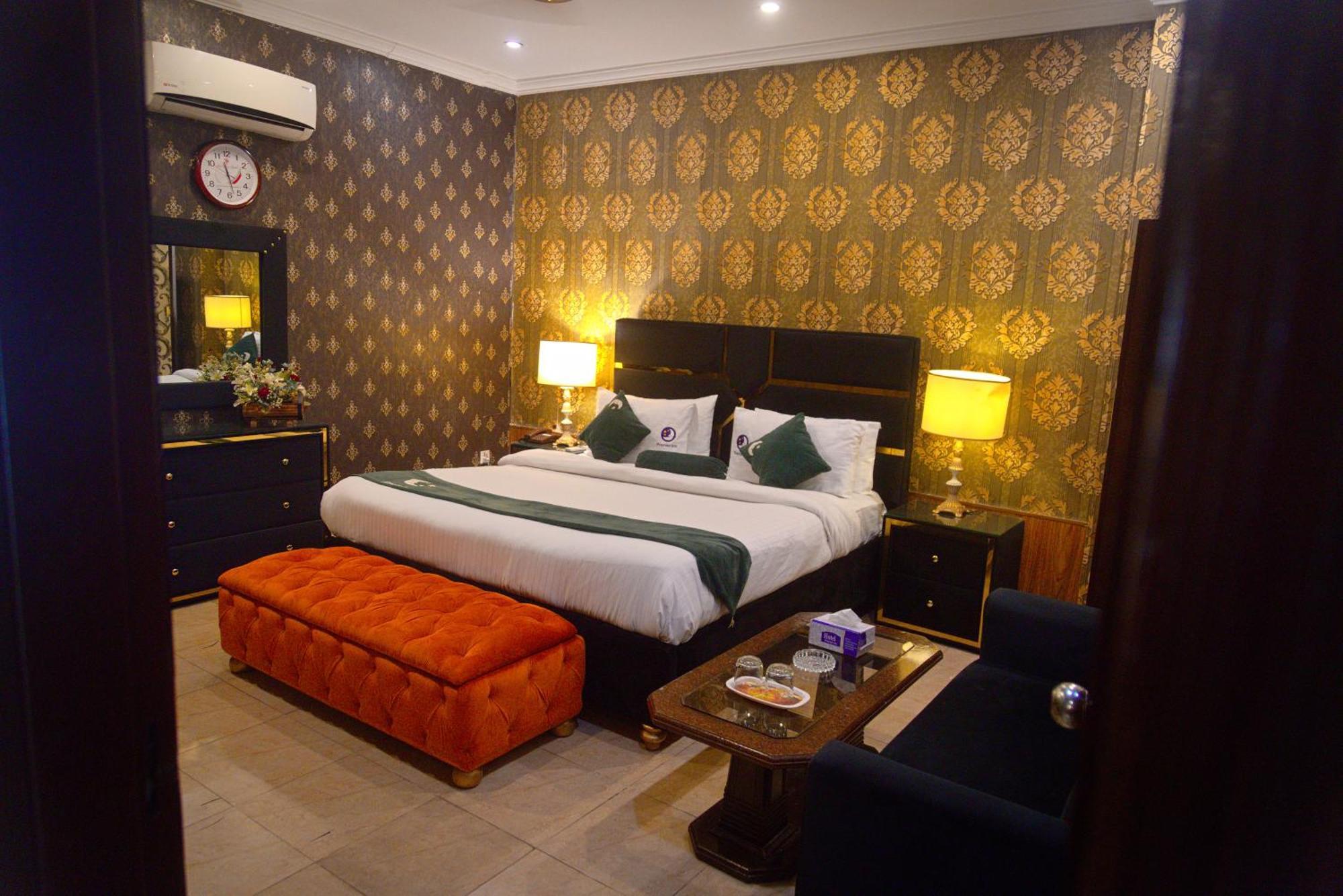 Premier Inn Johar Town Lahore Luaran gambar