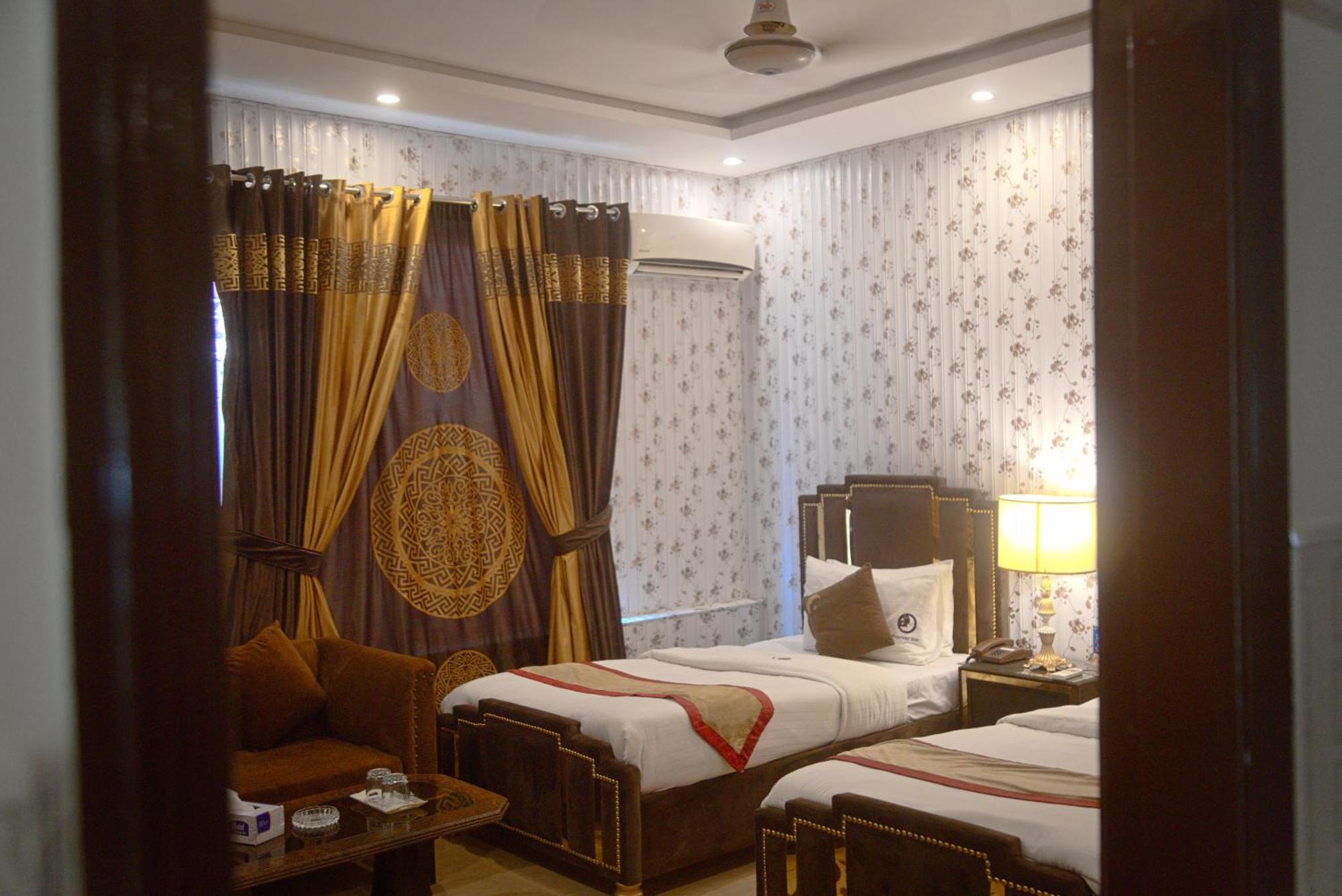 Premier Inn Johar Town Lahore Luaran gambar