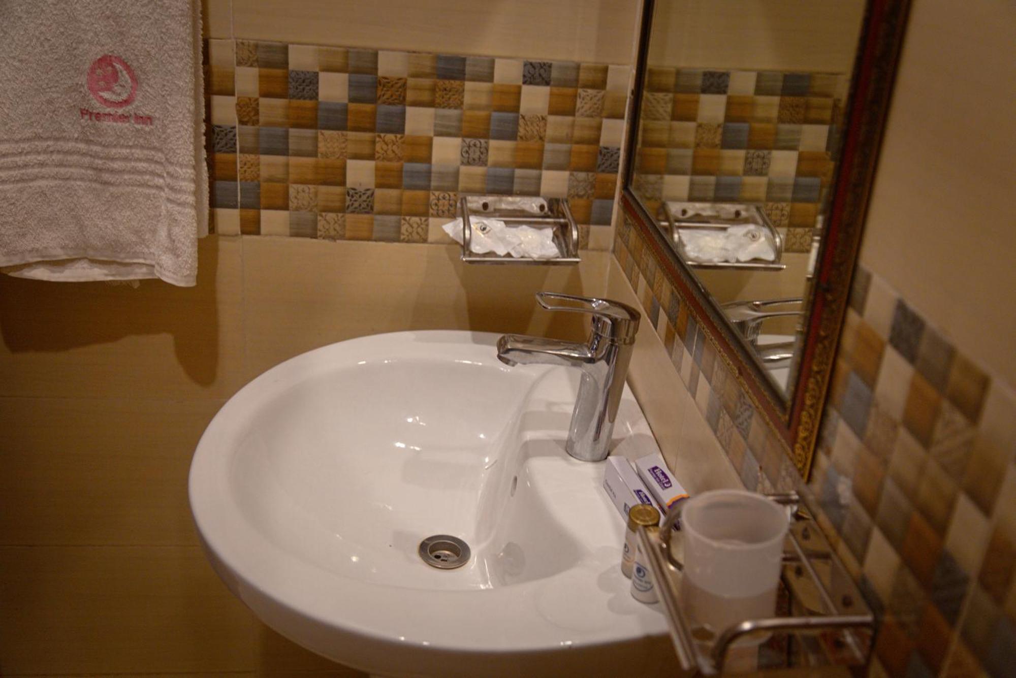 Premier Inn Johar Town Lahore Luaran gambar