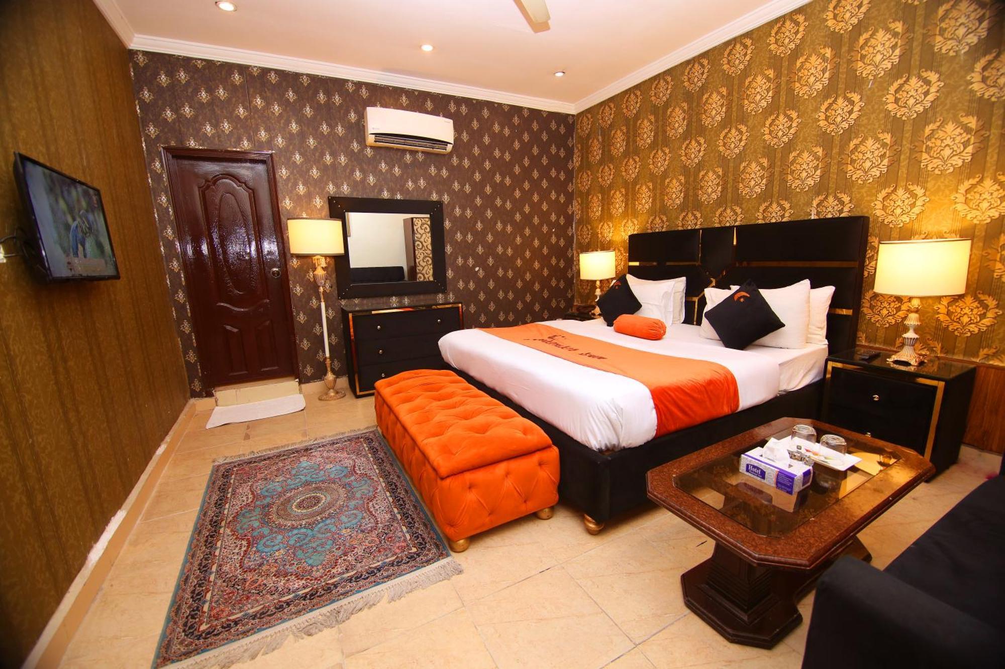 Premier Inn Johar Town Lahore Luaran gambar